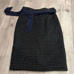 Wool slim skirt